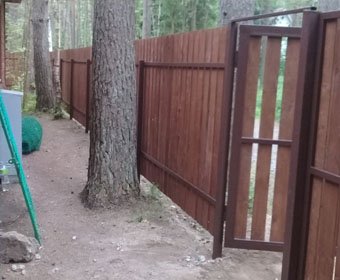 Забор из деревянного штакетника Забор из деревянного штакетника