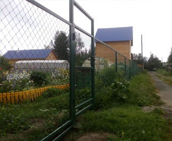 Секционный забор из сетки-рабицы